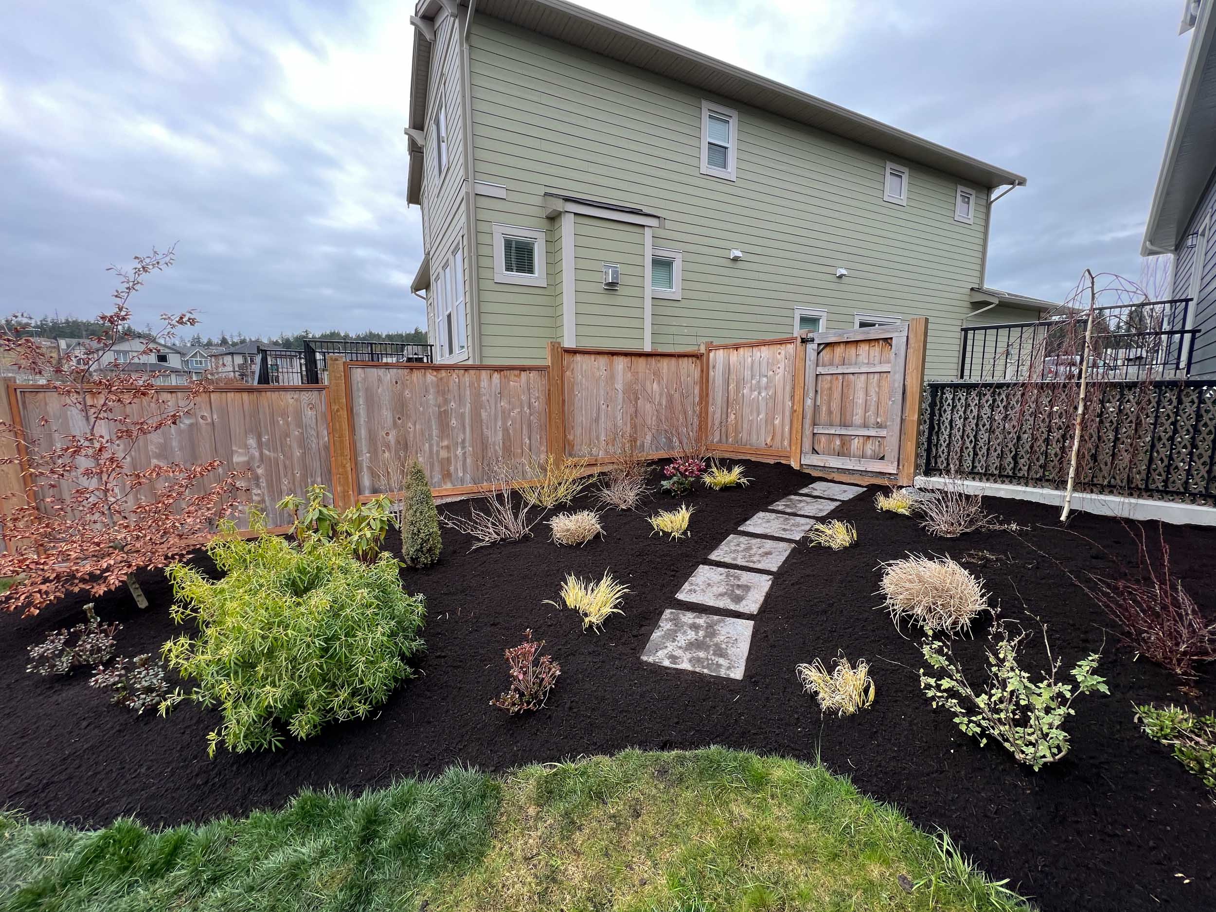 Refined hardscape and planting composition